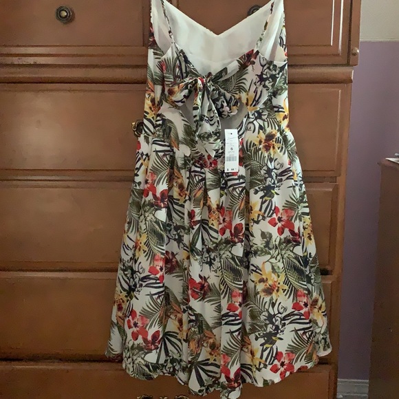 Flared dress with bow in the back - Picture 3 of 3
